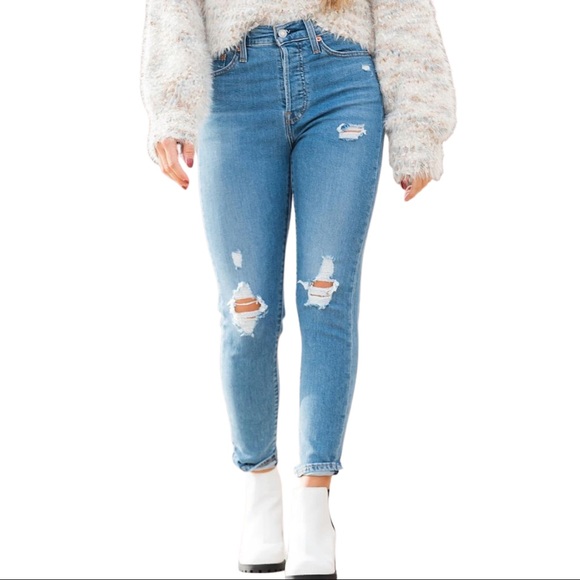 Levi’s Wedgie Fit High Rise Distressed Crop Jeans - Picture 6 of 16